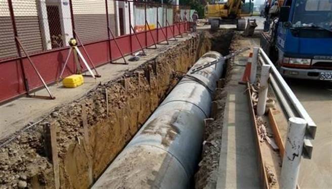 （国内下水道工程施工现场情境照片。图／劳安所提供） 
