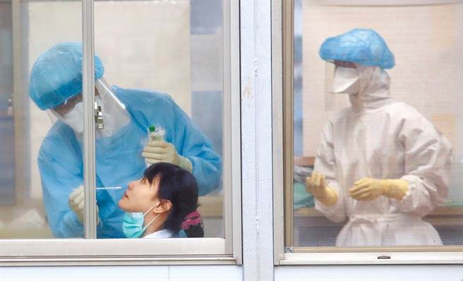 北市联医15日起新冠肺炎一般自费採检收费调降为5000元。（示意图／本报资料照片）