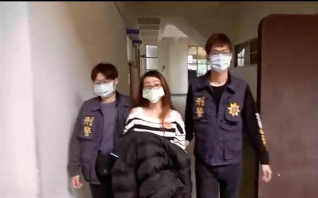 犯下嘉义柯姓富商掳人勒赎案的卢女被警方拘提到案，9日傍晚检察官讯后向法院声请羁押禁见。（吕妍庭翻摄）