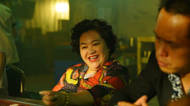 锺欣凌在《当男人恋爱时》首度演出笑里藏刀的阴险角色。（金盏花大影业提供）