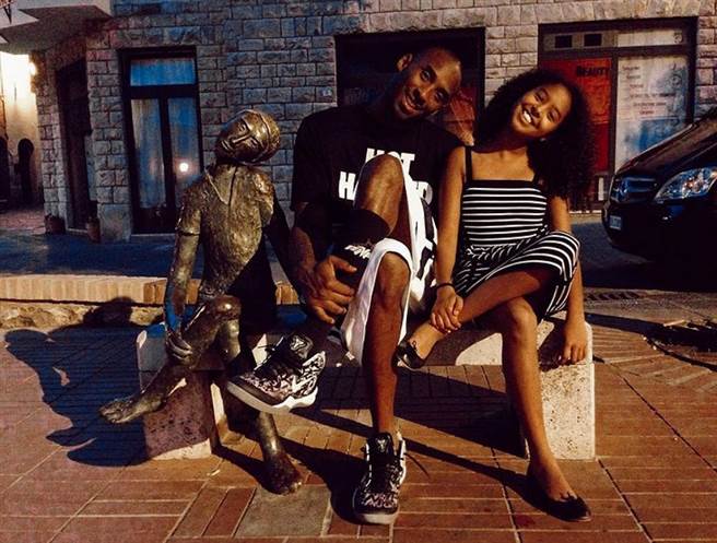 科比大女兒娜塔莉進軍時尚圈，朝成為一名超模為目標努力。(圖/ 摘自Natalia Bryant IG)