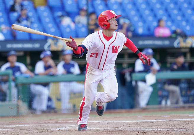 味全龙队李凯威2安打、2打点，加上2次盗垒成功，表现颇佳。（资料照／味全龙提供、廖德修台北传真）