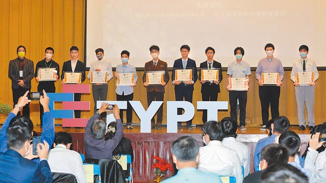 徐有庠盃物理辯論賽選拔出10名優秀高中生，將培訓組成台灣代表隊參加IYPT國際賽。