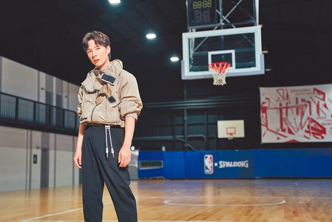 陈势安为HBL高中篮球联赛演唱主题曲〈心之所往〉。（索尼提供）