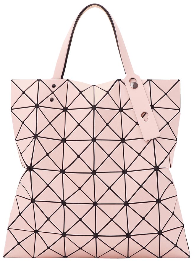 三宅一生BAO BAO LUCENT W COLOR絢彩透光經典包，1萬3600元。（ISSEY MIYAKE提供）
