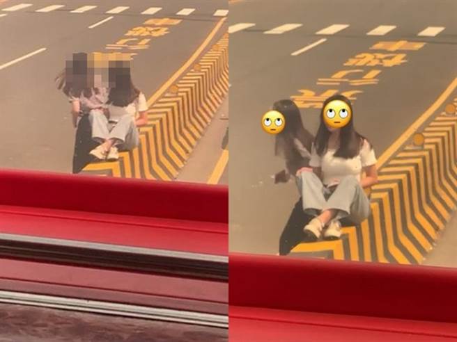 1名網友在馬路上撞見2名女大生冒著生命危險，竟坐在路中央的分隔島上坐著，而女大生的對面路邊還有1位女生正幫忙拍照。（圖／翻攝自Dcard）