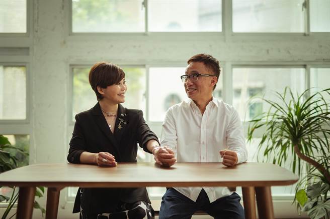 金曲台语歌后詹雅雯推新歌〈难渡情关〉，MV 邀来好友许常德合作，不到一个月在Youtube 上架点阅率破127万。（中时提供）