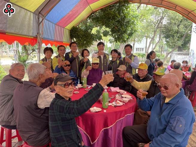 行政院消保处已审议通过卫福部所研拟的「订席、外烩(办桌)服务定型化契约应记载及不得记载事项」草案，待卫福部公告施行后，即可上路。（报系资料照）