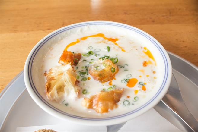 豆漿放涼後上面浮一層膜是正常的嗎？專家揭選購時應避開3大地雷。(示意圖/達志影像)