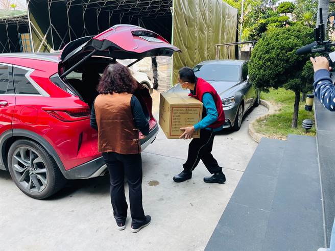 财团法人臺北市岱宇国际慈善基金会，提供人安基金会、彰化县关怀弱势社会服务协会及财团法人伊甸社会福利基金会-彰化身障社区服务中心，6000个口罩。（赖清美提供／吴敏菁彰化传真）