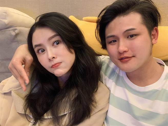 萧淑慎和男友稳定交往多年。(图/翻摄自萧淑慎脸书)