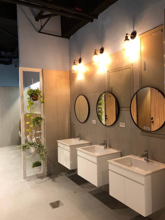 基隆市政府投入約8千萬元經費，補助53校，改善162間老舊廁所。（基隆市政府提供／陳彩玲基隆傳真）