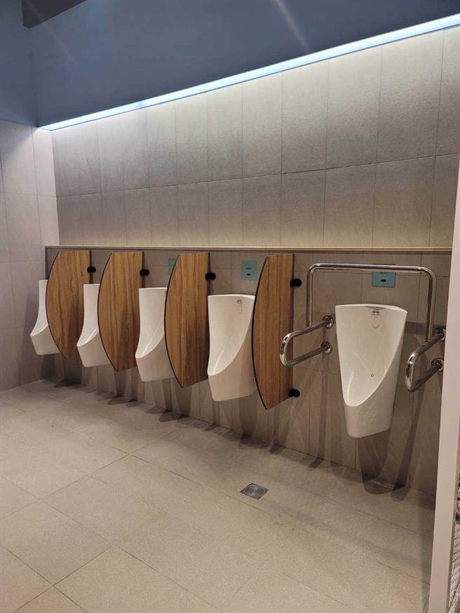 基隆市政府投入約8千萬元經費，補助53校，改善162間老舊廁所。（基隆市政府提供／陳彩玲基隆傳真）