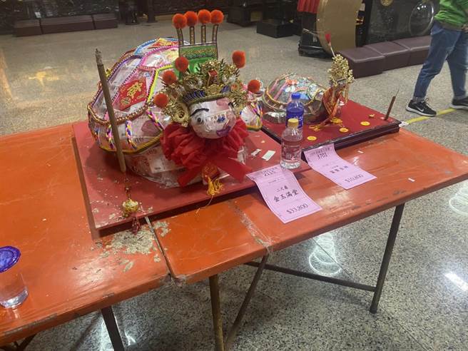 高雄苓雅一处宫庙的2只发财龟日前被人拔走龟脚及尾巴，损失约5000余元。（翻摄照片，曹明正高雄传真）