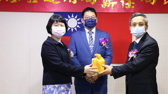 已退休的金管会前主秘苏郁卿今天接任劳动部劳动基金运用局局长一职。（劳动部提供／林良齐台北传真）