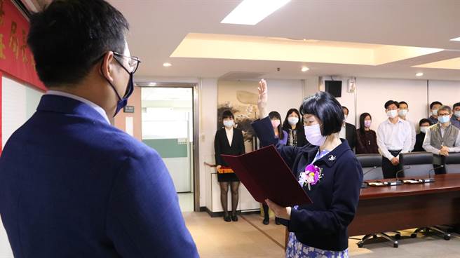 已退休的金管会前主秘苏郁卿今天接任劳动部劳动基金运用局局长一职。（劳动部提供／林良齐台北传真）