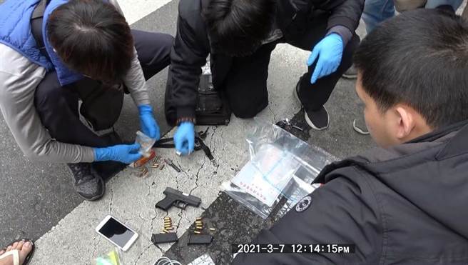 新北警执行扫黑，检肃53名帮派分子到案。（新北市警察局提供）