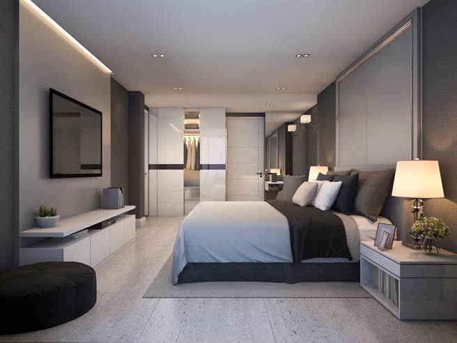 一名女网友表示，公婆告诉她房间放电视会影响受孕。(示意图 达志)