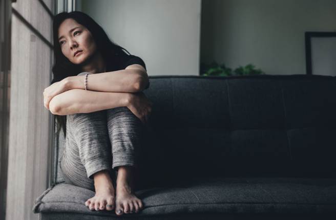 獅子、白羊及雙子座‍對太容易到手的人提不起興趣，即便後續兩人正式交往，他們也不會太珍惜。（圖／Shutterstock）