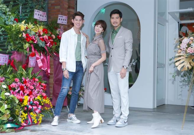 Apple透过夏和熙(左)介绍认识男友赵国翔(右)。（吴松翰摄）