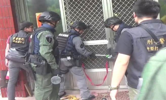 林女创设「中华白阳四贵灵宝圣道会」暴力宗教犯罪集团，检警前往南投道场攻坚。(中时资料照)