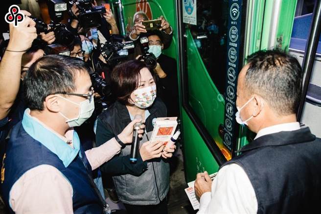 劳动部去年年底发布函释指出，「劳动检查法规定的告知工会并请其派员陪同检查之人员，应为该受检事业单位所雇劳工」。（报系资料照）