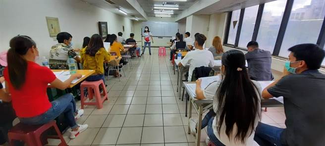 中市越、菲、印籍移工免費中文班，即日起受理報名。（台中市政府提供）