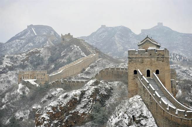 春雪潤長城。（新華社）