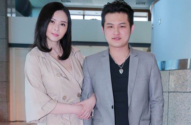 萧淑慎在2017年11月和小她15岁的鲜肉梁轩安结婚。(图/ 取自中时资料库)