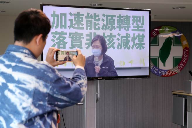 民进党今（10）日中常会，在记者室全程直播。（黄世麒摄）