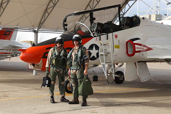 美国海军T-45教练机。(图/美国海军)