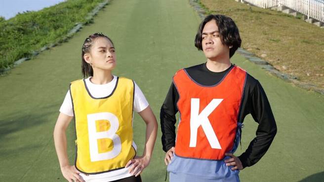 吱吱（左）与网红乔瑟夫合作宣传影片。（汉堡王提供）