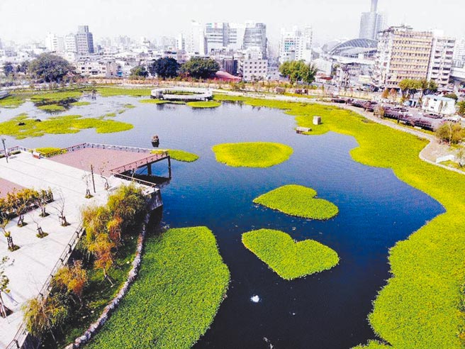 台中市府與中央15日將在帝國糖廠星泉湖舉行抗旱演練，實際演練高地臨時供水站取供水等作業。（台中市府提供／盧金足台中傳真）