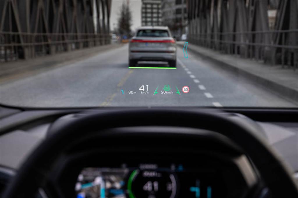 AR 顯示機能+懸浮中控台：Audi Q4 e-tron 量產車型內裝搶先預覽！