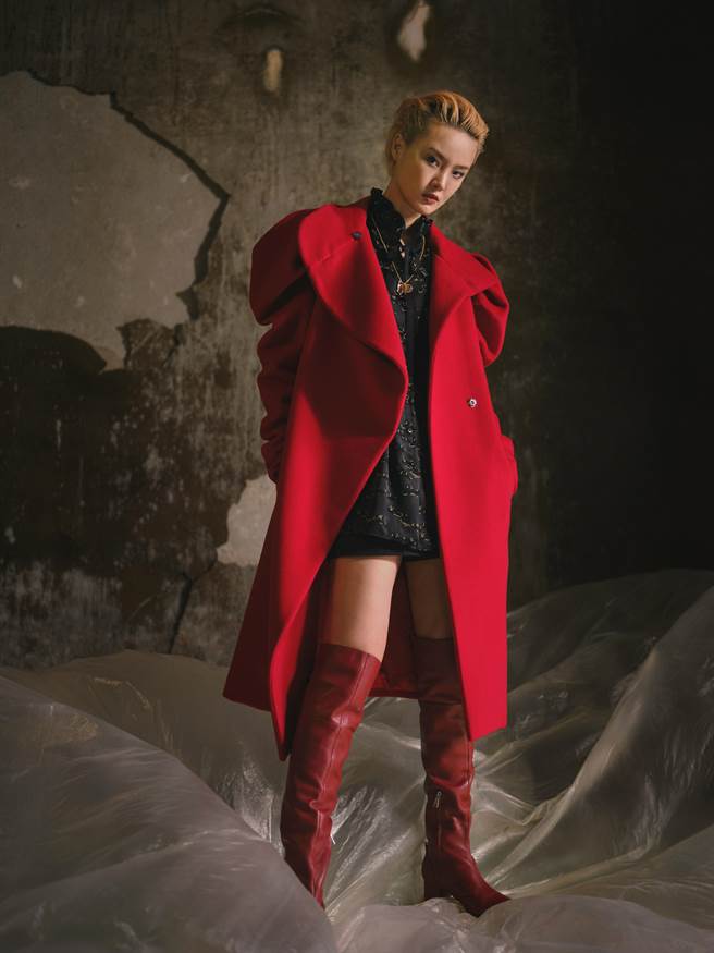 圖二：夏姿日前登上巴黎時裝周，將2021秋冬系列時尚大片的拍攝地帶到市定古蹟觀音山蓄水池。（夏姿提供）