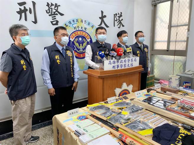 高市警察局今天亮出掃黑成績單，檢肅7名治平目標，今警方開記者會說明案情。（柯宗緯攝）