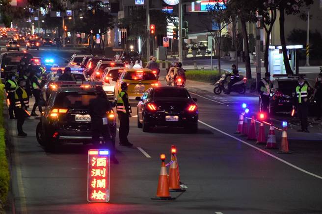 市長陳其邁今日在臉書表明4項指示，強調嚴格追蹤改造槍枝、增加臨檢見警率、以晉升鼓勵員警等，展現打擊犯罪決心。（圖／翻攝自陳其邁臉書）