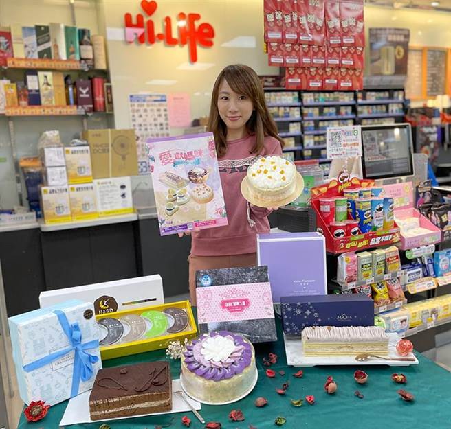 莱尔富母亲节预购活动开跑，网罗近百款商品，除了11款超商独家人气甜点，还有名店蛋糕、3C生活家电等。（图／业者提供）