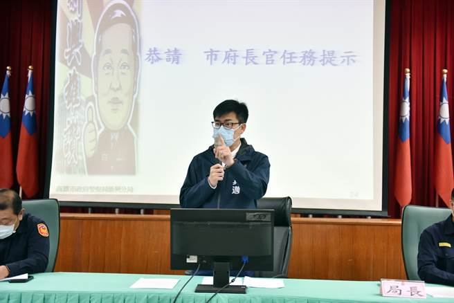 高市警局刑案破獲率穩居六都前三名，圖為新興分局勤教，陳其邁前往視察。(戴志揚翻攝)