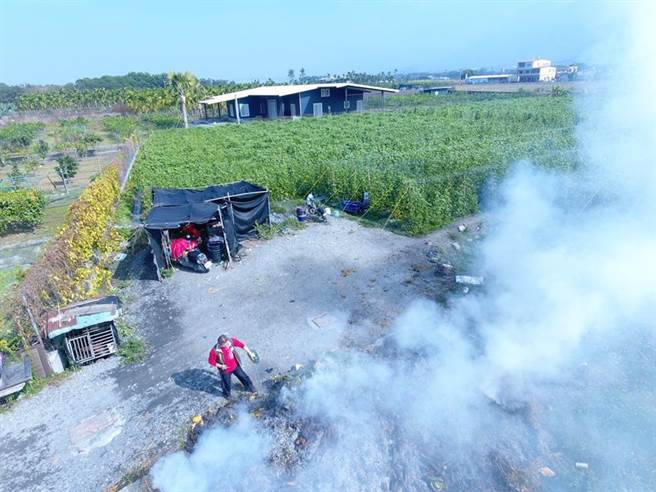 露天燃燒情況。（圖／屏東縣環保局提供）