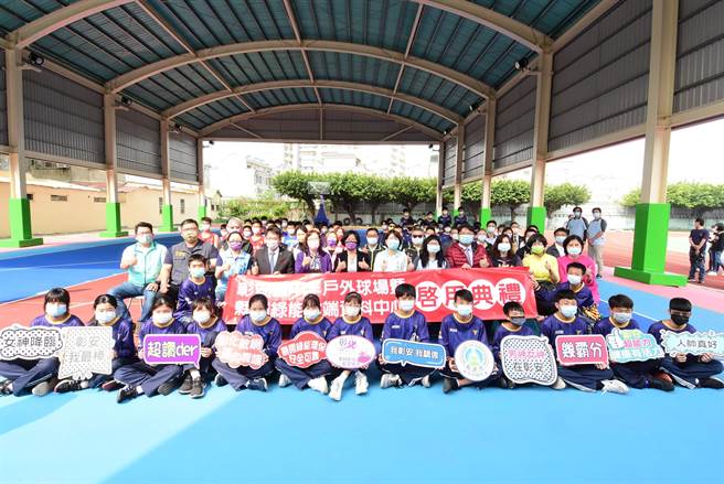 彰安国中半户外风雨球场启用。（吴敏菁摄）