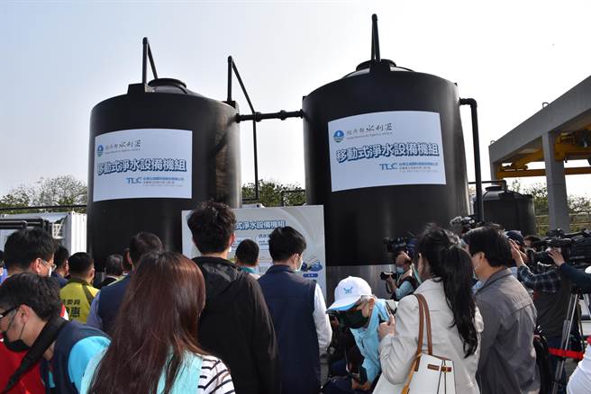 水利署为因应苗栗水库缺水，紧急调派2部RO级净水设施进驻竹南水资源处理中心（谢明俊摄）