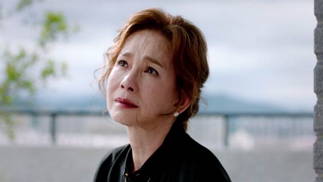 周丹薇劇中飾演只想抱孫的豪門婆婆。（三立提供）