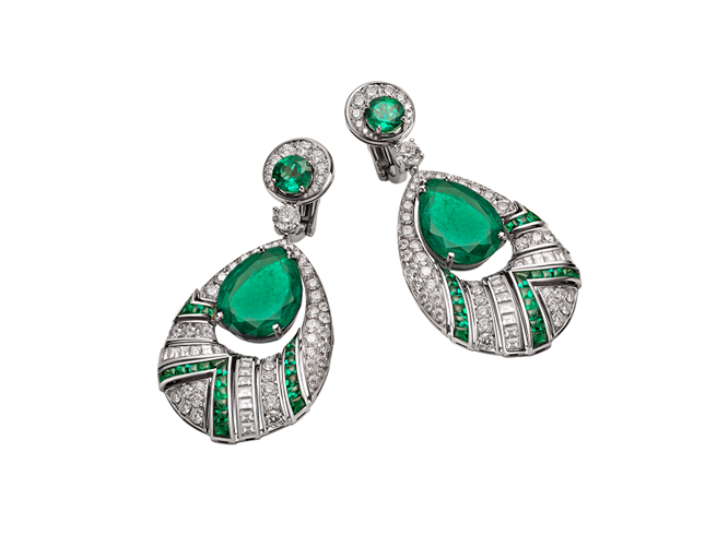 宝格丽BAROCKO系列Cupola顶级祖母绿与钻石耳环，主石为两颗各重约8克拉祖母绿，约2344万5000元。（BVLGARI提供）