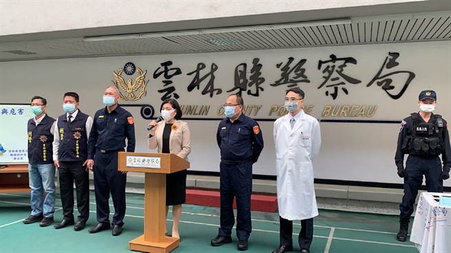 云林县警局查获毒品分装场，云林县长张丽善（左四）表扬有功人员。（云林县警局提供／张朝欣云林传真）