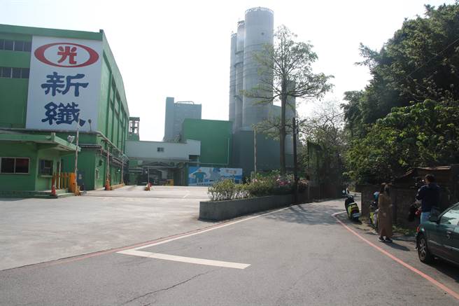 为纾解桃园市平镇区新光路车流壅塞问题，民代建议将延平路3段379巷扩宽，作为通往省道、高速公路的替代方案。（黄婉婷摄）