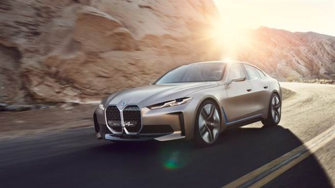 德國是歐盟各國中電動車持有率增長最快的國家，2020年電動成長率高達264%。圖為BMW新款電動車。（圖／BMW)