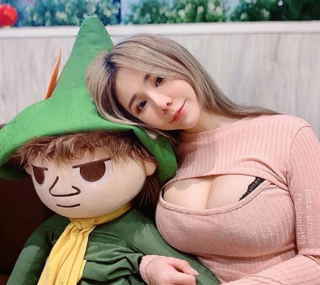 美女插畫家「JANiE泥泥學姐」。(圖/ 摘自泥泥學姐IG)