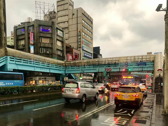 歷經近五十年歲月時光的基一信橋，將走入歷史。（陳彩玲攝）