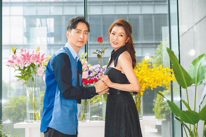 葉全真（右）昨露面，分享將在劇中與許懷民談格差戀。（三立提供）